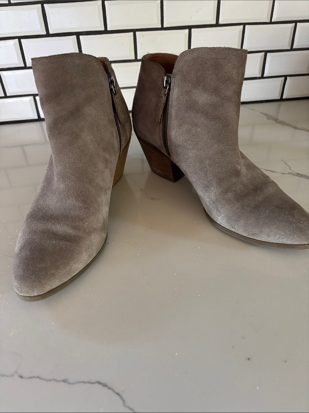 Frye Judith Suede Double Zipper Ankle Boots Light Taupe Sz 9 GREAT CONDITION